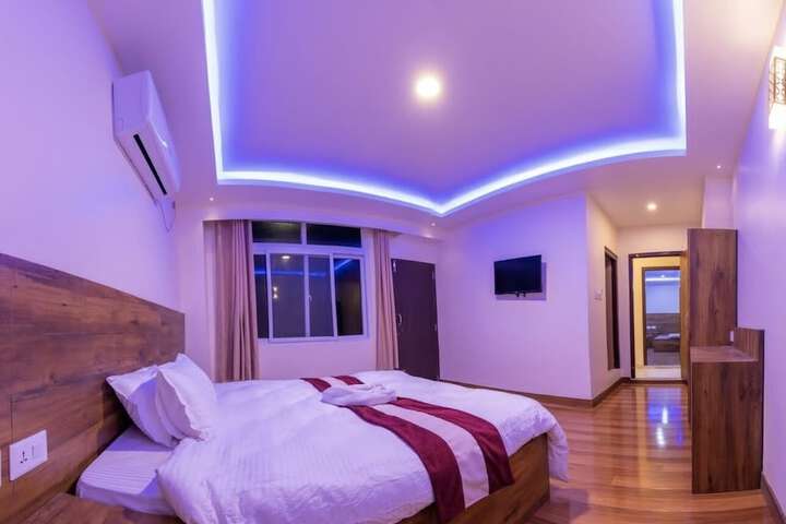 Room 9 of 11