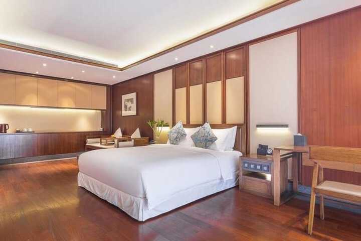 Room 5 of 52