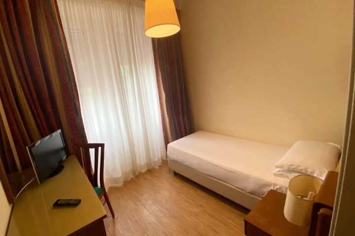 Room 21 of 49