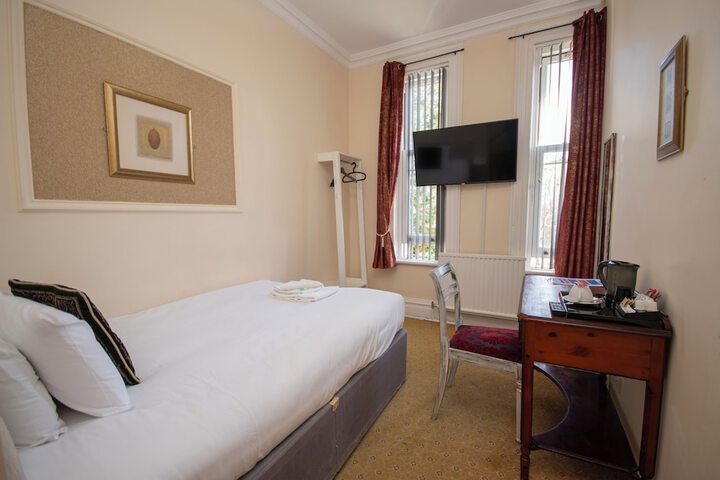 Room 9 of 148
