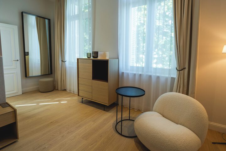 Room 6 of 49