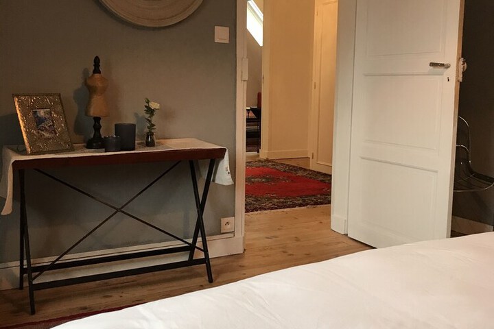 Room 7 of 9