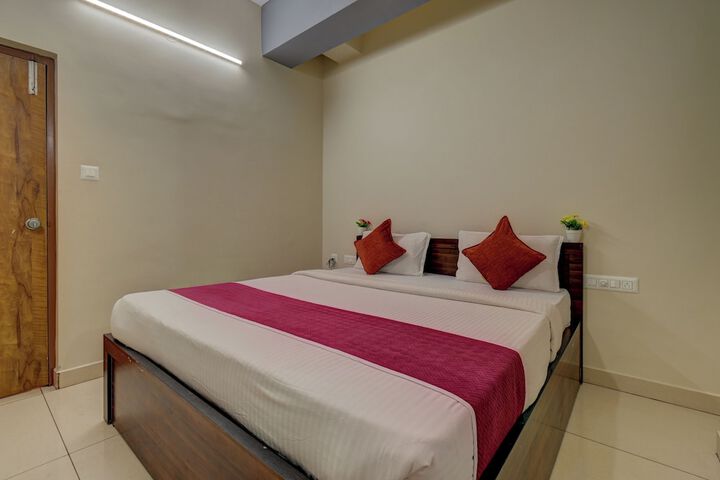 Room 6 of 16