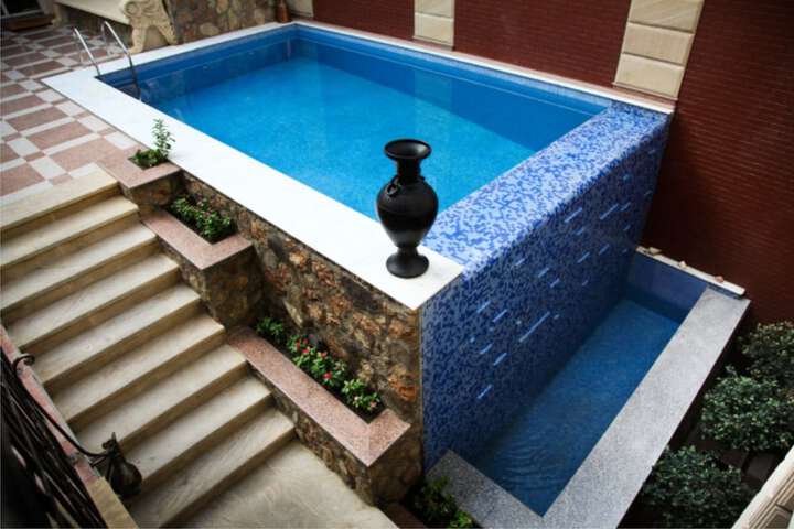 Pool 24 of 32