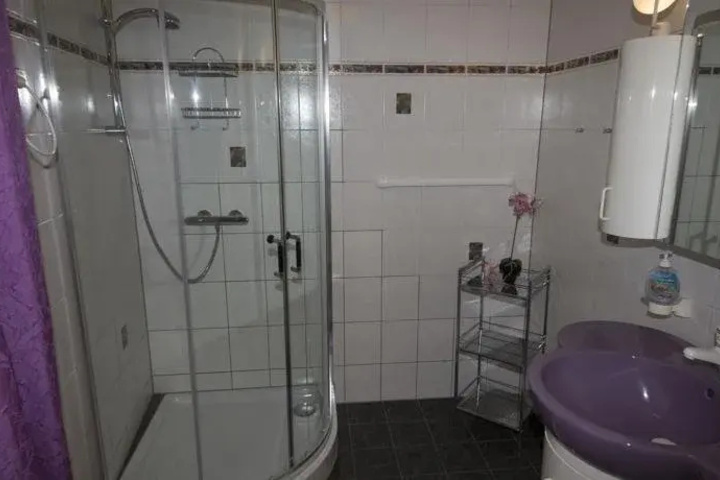 Room 8 of 16