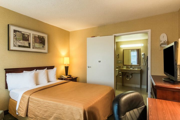 Double Bed Accessible (2 of 5)