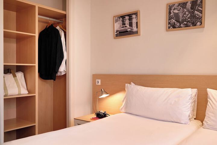 Room 21 of 83