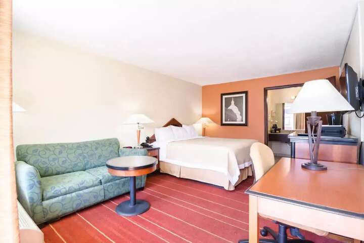 1 King Bed (5 of 14)