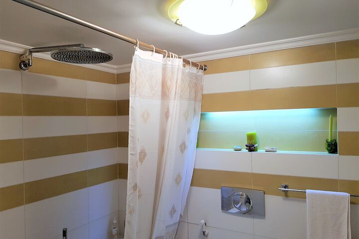 Room 32 of 52