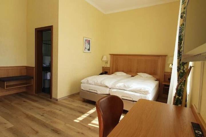 Room 10 of 42