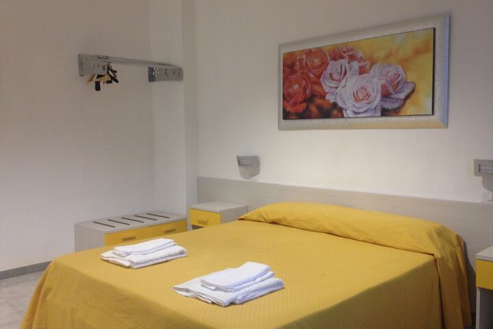 Room 13 of 32