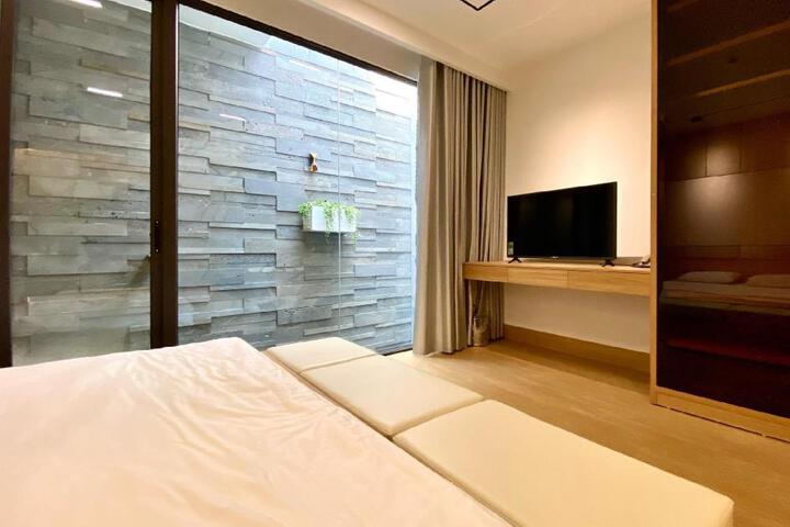C & M Hotel