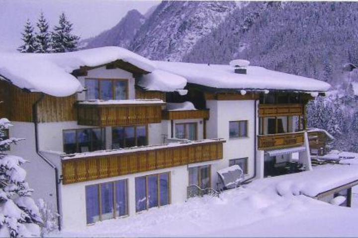 APPARTEMENTHAUS SAROJA