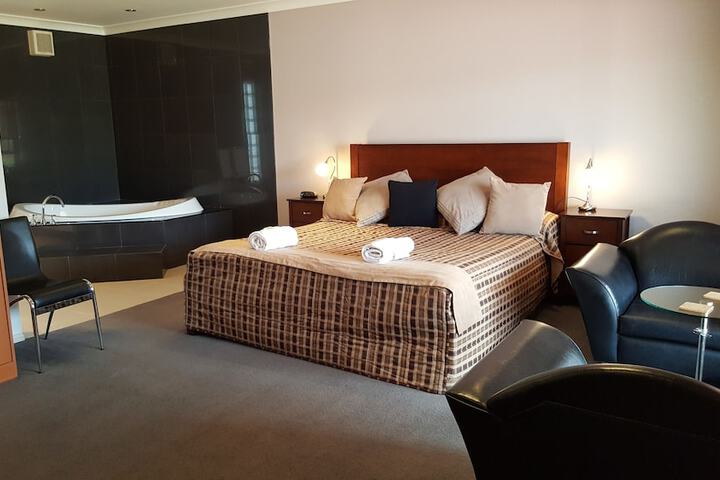 Room 15 of 37