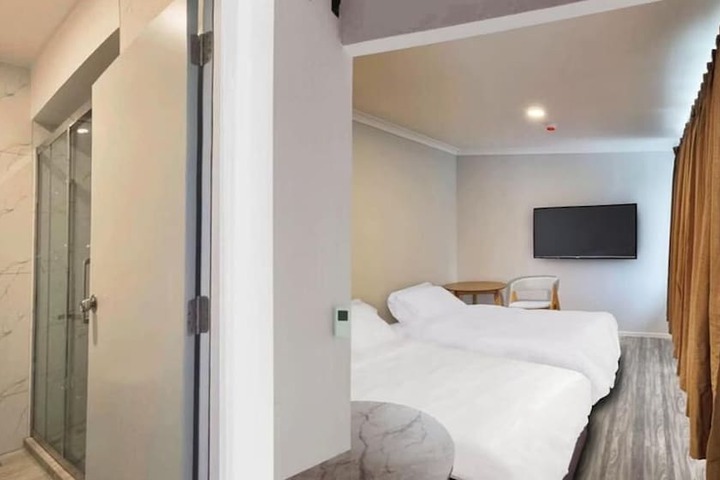 Room 15 of 45