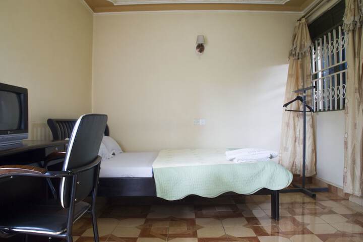 Room 6 of 30