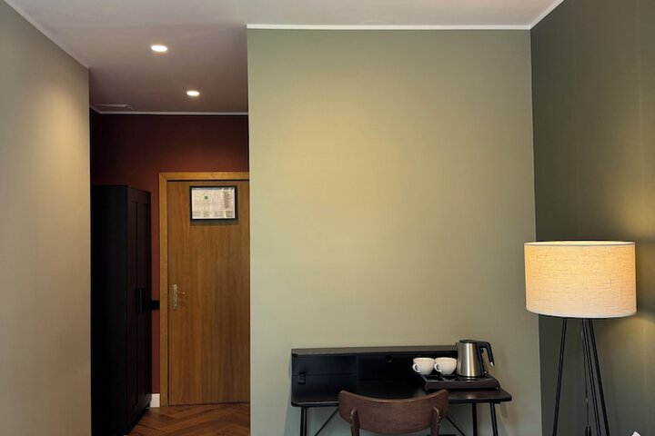 Room 11 of 21