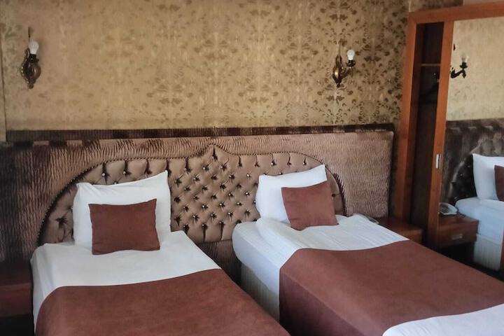 Room 8 of 22