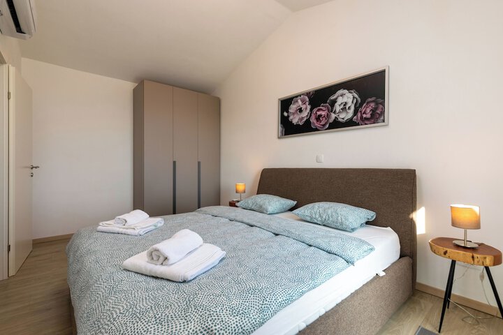 Room 16 of 194