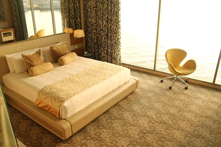Room 43 of 204
