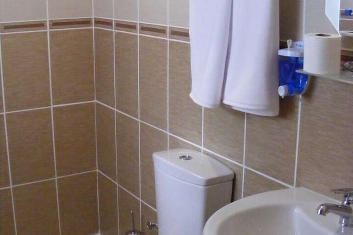 Room 5 of 11