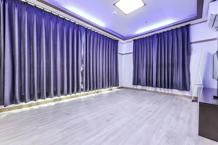 Room 26 of 54