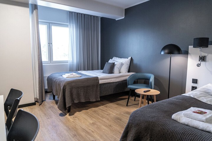 Room 10 of 20