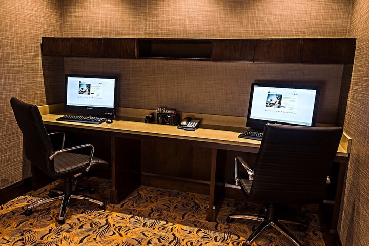Business Center 17 of 18