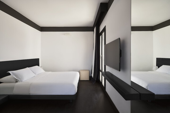 Room 10 of 83