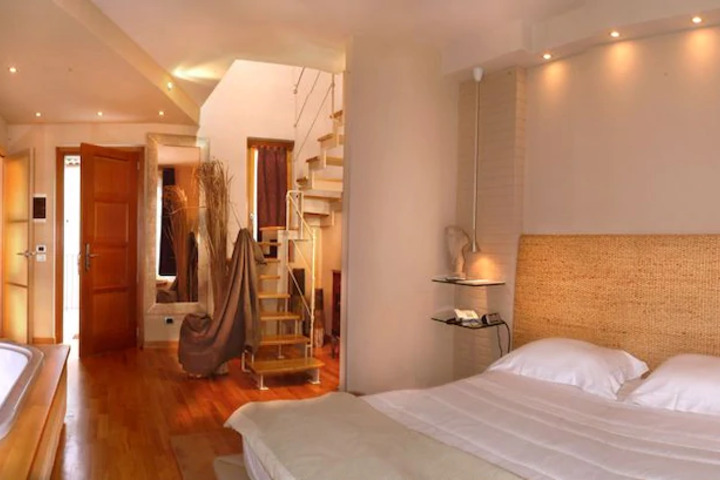 Room 3 of 7