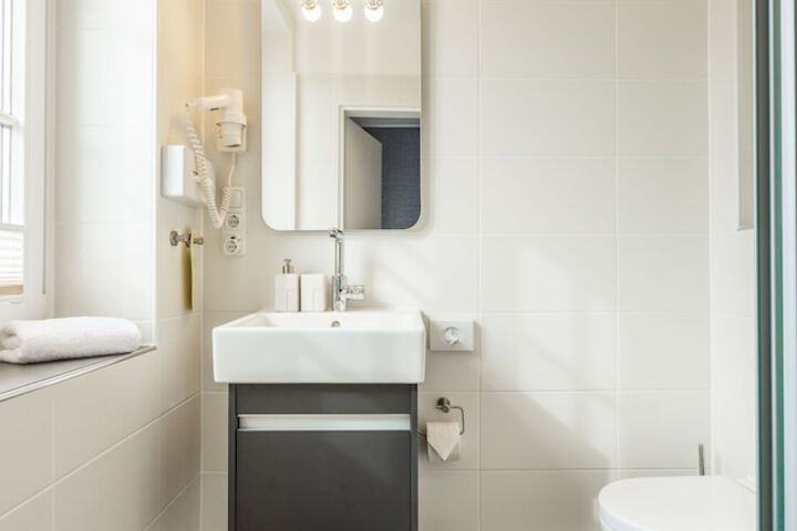 Room 48 of 76