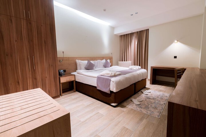 Room 11 of 40