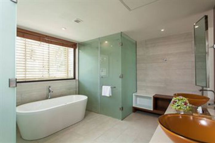 Room 4 of 42