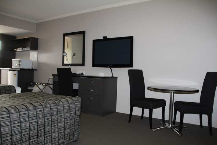 Room 17 of 38
