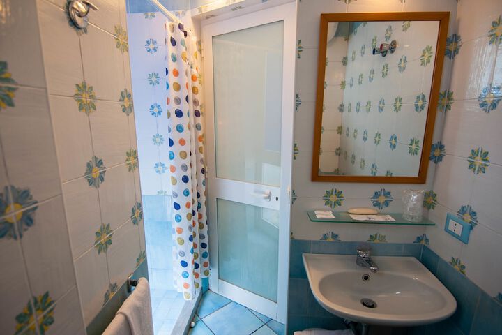 Room 15 of 19
