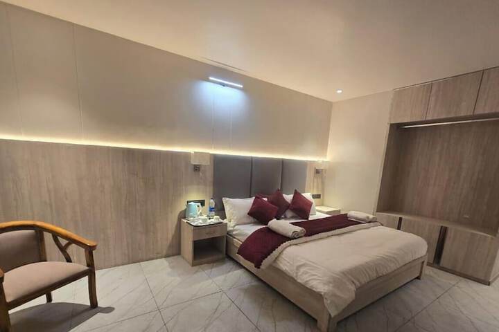 Room 8 of 11