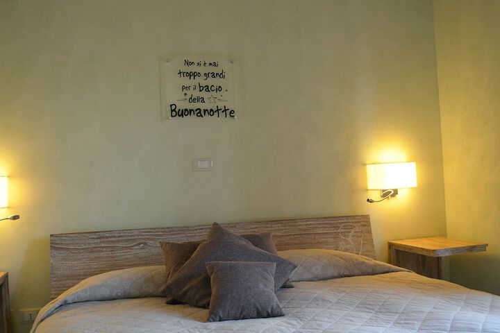 Room 27 of 34