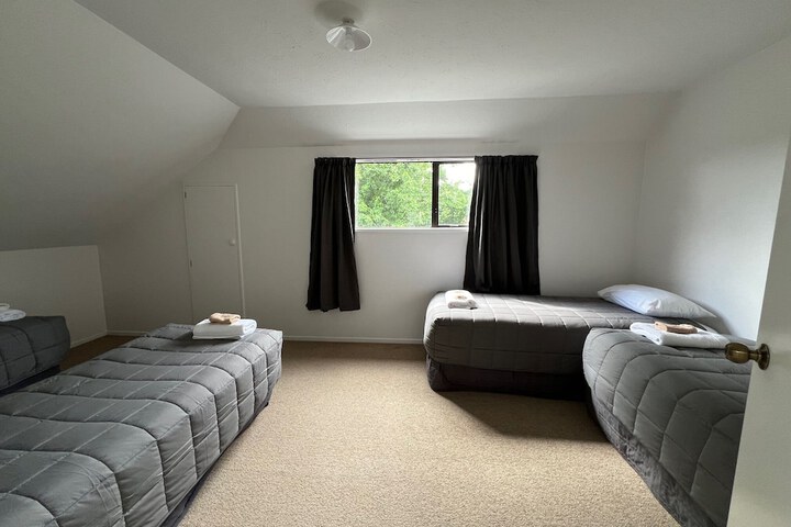 Room 11 of 34