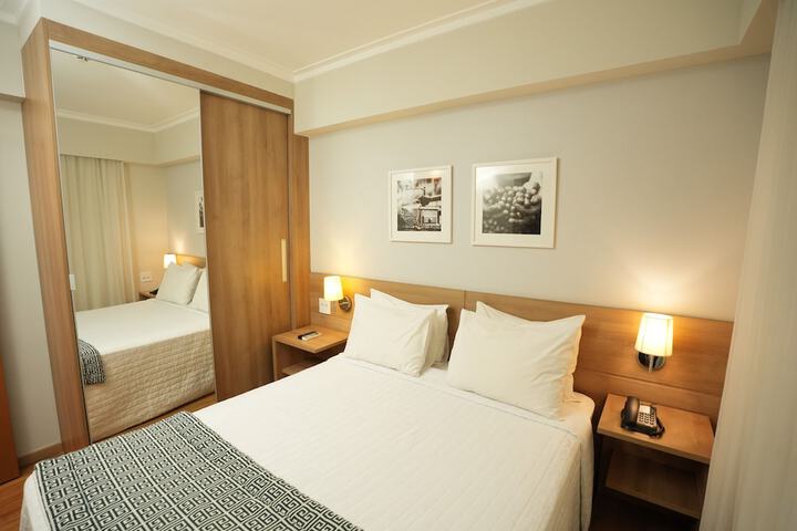Room 32 of 66