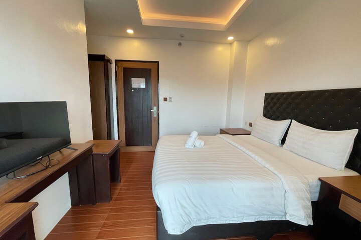 Room 52 of 79