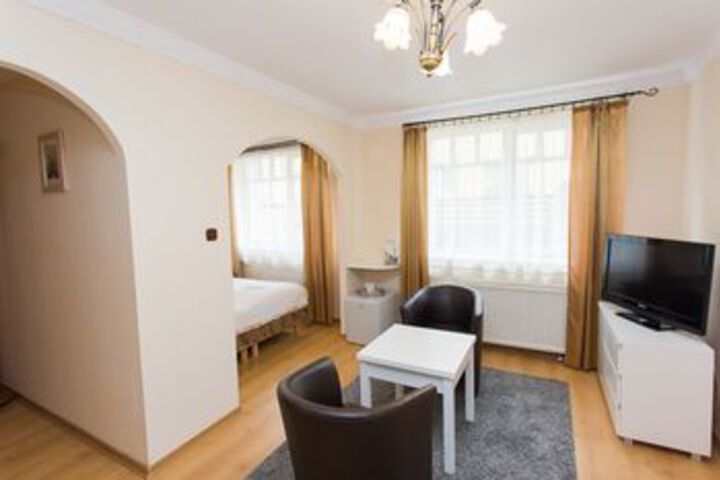 Room 34 of 40
