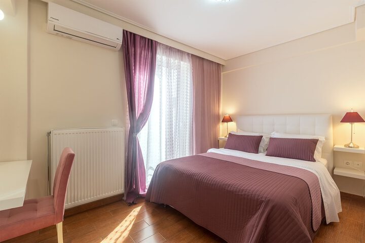 Room 4 of 33