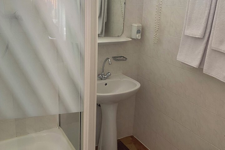 Room 42 of 65