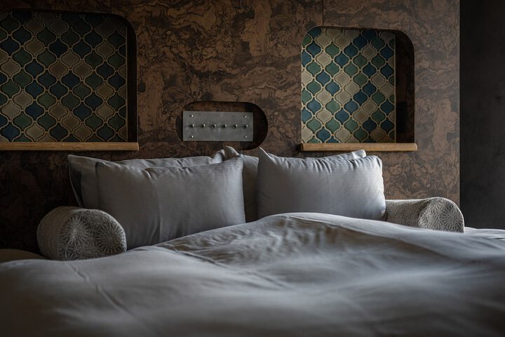 Room 3 of 65