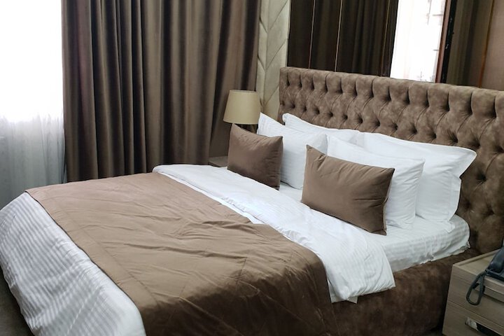 Room 42 of 80
