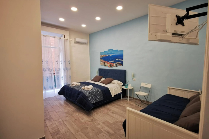 Room 2 of 25