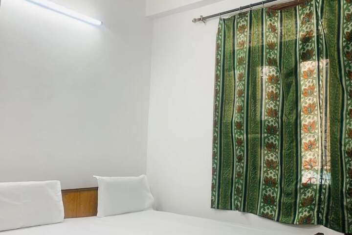 Room 7 of 60