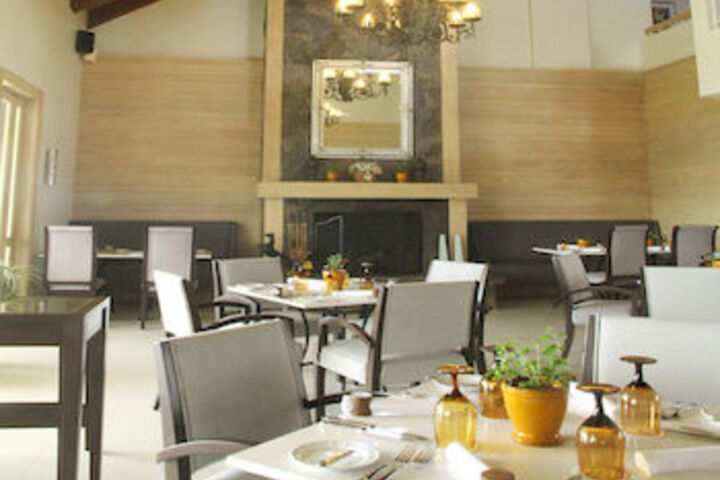 Dining 55 of 64