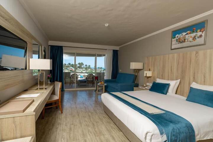 Room 15 of 204