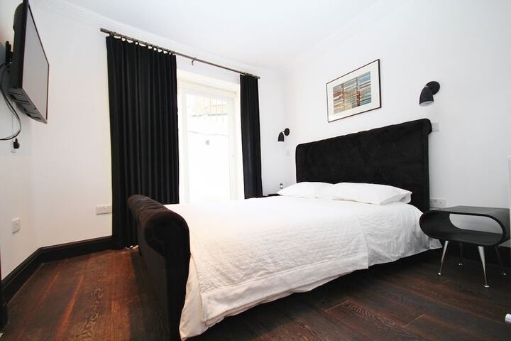 Room 4 of 27